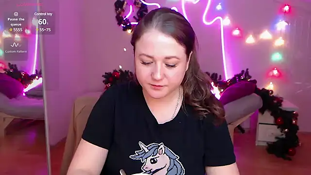 Snapshot of LizzyShine chatting on 01/06/25, 09:00 LizzyShine online show from 01/06/25, 09:00