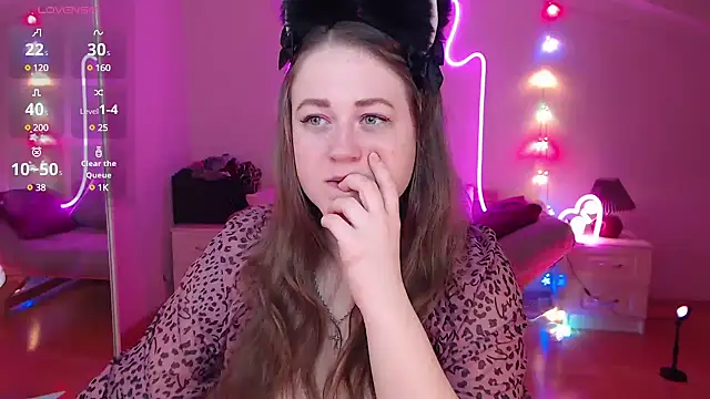 Snapshot of LizzyShine chatting on 01/22/25, 05:38 LizzyShine online show from 01/22/25, 05:38