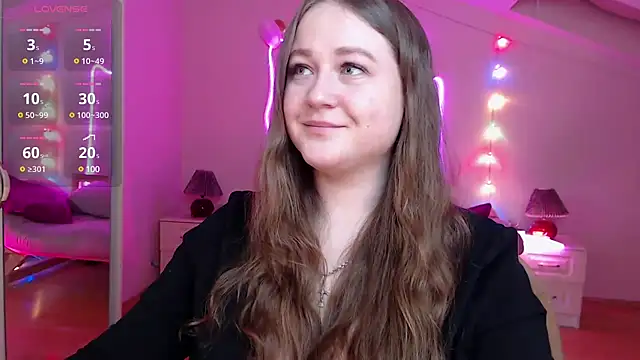 Snapshot of LizzyShine chatting on 02/13/25, 06:38 LizzyShine online show from 02/13/25, 06:38