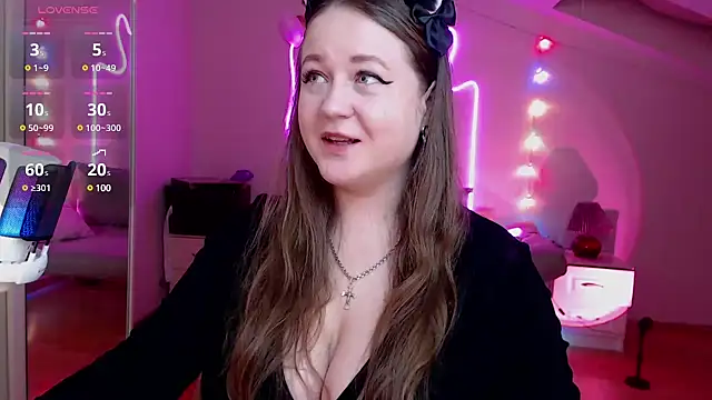 Snapshot of LizzyShine chatting on 02/18/25, 08:03 LizzyShine online show from 02/18/25, 08:03