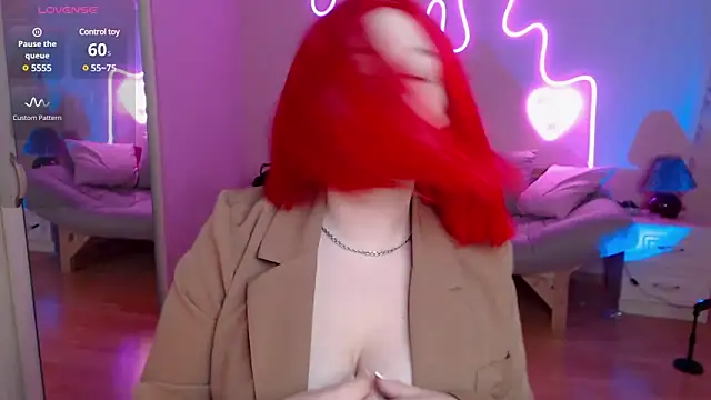 Snapshot of LizzyShine chatting on 02/28/25, 08:28 LizzyShine online show from 02/28/25, 08:28