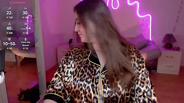 Snapshot of LizzyShine chatting on 03/07/25, 08:44 LizzyShine online show from 03/07/25, 08:44