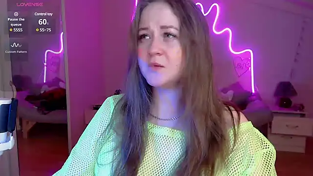 Snapshot of LizzyShine chatting on 03/07/25, 11:49 LizzyShine online show from 03/07/25, 11:49