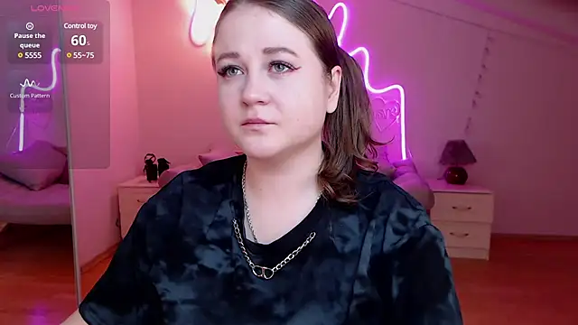 Snapshot of LizzyShine chatting on 03/10/25, 05:50 LizzyShine online show from 03/10/25, 05:50