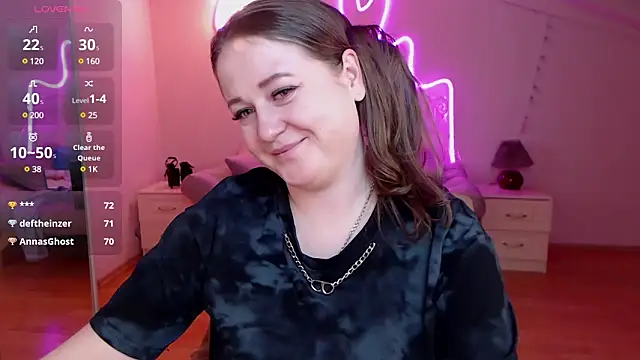 Snapshot of LizzyShine chatting on 03/10/25, 08:56 LizzyShine online show from 03/10/25, 08:56