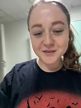 Snapshot of LizzyShine chatting on 03/18/25, 11:08 LizzyShine online show from 03/18/25, 11:08