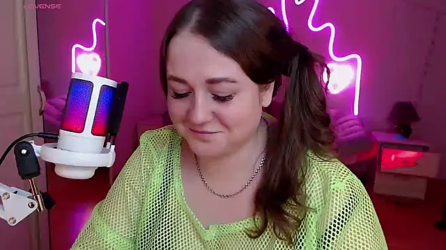 Snapshot of LizzyShine chatting on 03/21/25, 11:01 LizzyShine online show from 03/21/25, 11:01