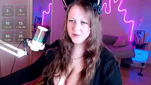 Snapshot of LizzyShine chatting on 09/08/25, 03:00 LizzyShine online show from 09/08/25, 03:00