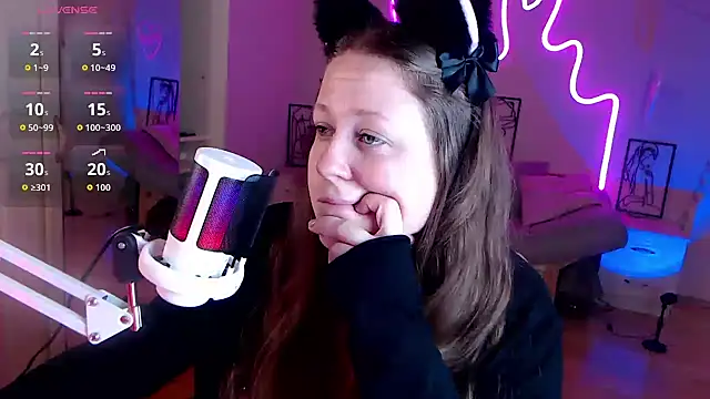 Snapshot of LizzyShine chatting on 09/18/25, 01:57 LizzyShine online show from 09/18/25, 01:57