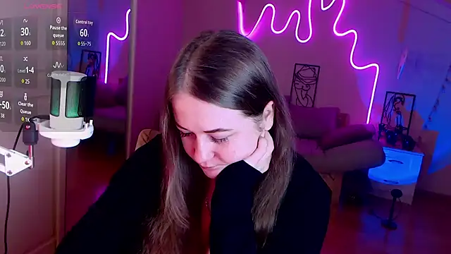 Snapshot of LizzyShine chatting on 09/25/25, 03:49 LizzyShine online show from 09/25/25, 03:49