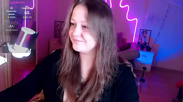 Snapshot of LizzyShine chatting on 09/28/25, 03:17 LizzyShine online show from 09/28/25, 03:17