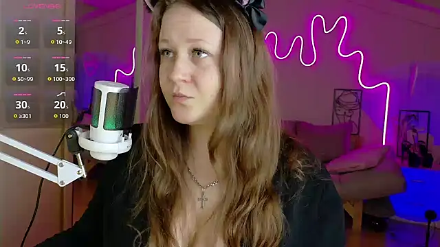 Snapshot of LizzyShine chatting on 10/05/25, 05:00 LizzyShine online show from 10/05/25, 05:00