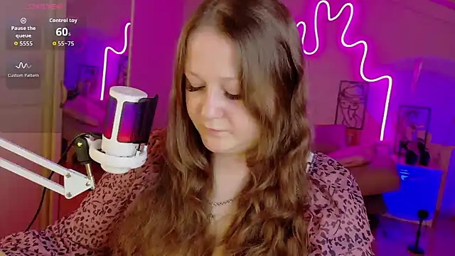 Snapshot of LizzyShine chatting on 10/06/25, 03:53 LizzyShine online show from 10/06/25, 03:53