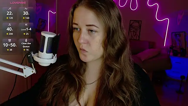 Snapshot of LizzyShine chatting on 10/23/25, 06:39 LizzyShine online show from 10/23/25, 06:39