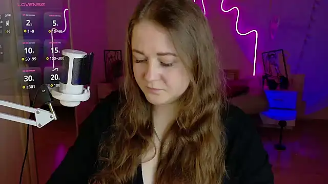 Snapshot of LizzyShine chatting on 10/30/25, 08:09 LizzyShine online show from 10/30/25, 08:09