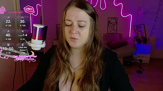 Snapshot of LizzyShine chatting on 11/07/25, 04:51 LizzyShine online show from 11/07/25, 04:51