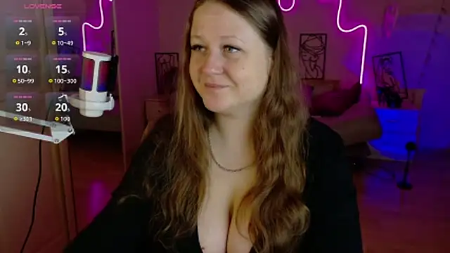 Snapshot of LizzyShine chatting on 11/17/25, 05:08 LizzyShine online show from 11/17/25, 05:08