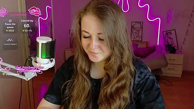 Snapshot of LizzyShine chatting on 11/20/25, 05:23 LizzyShine online show from 11/20/25, 05:23