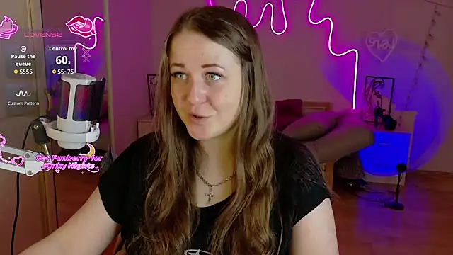 Snapshot of LizzyShine chatting on 12/04/25, 11:08 LizzyShine online show from 12/04/25, 11:08