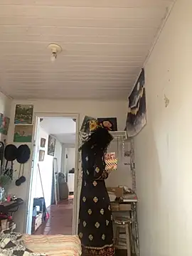 Snapshot of magalunabb chatting on 09/20/25, 01:12 magalunabb online show from 09/20/25, 01:12