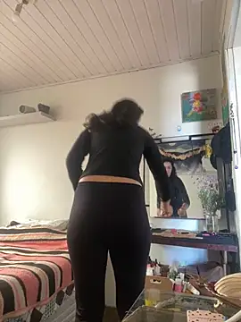 Snapshot of magalunabb chatting on 09/24/25, 03:04 magalunabb online show from 09/24/25, 03:04