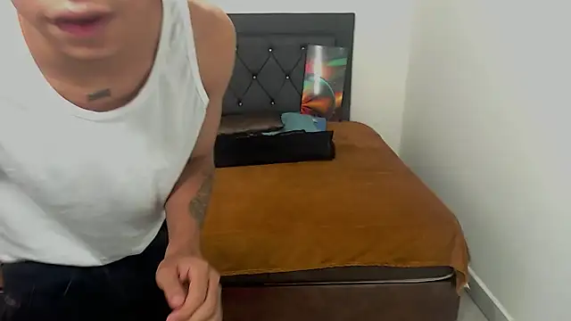 Snapshot of logannth chatting on 10/23/25, 09:52 logannth online show from 10/23/25, 09:52