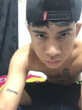 Snapshot of logannth chatting on 10/25/25, 07:49 logannth online show from 10/25/25, 07:49