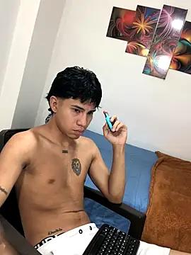 Snapshot of logannth chatting on 10/30/25, 04:08 logannth online show from 10/30/25, 04:08