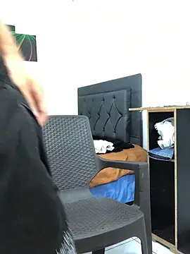 Snapshot of logannth chatting on 10/31/25, 07:53 logannth online show from 10/31/25, 07:53