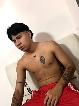 Snapshot of logannth chatting on 11/11/25, 05:13 logannth online show from 11/11/25, 05:13