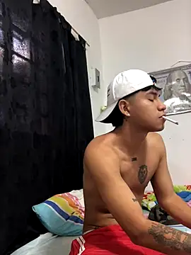 Snapshot of logannth chatting on 11/14/25, 07:01 logannth online show from 11/14/25, 07:01