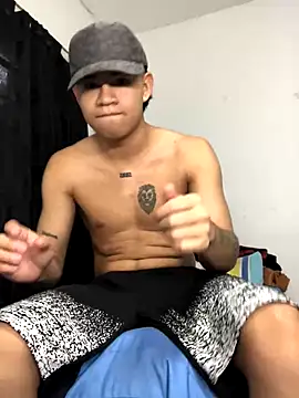 Snapshot of logannth chatting on 11/23/25, 09:36 logannth online show from 11/23/25, 09:36