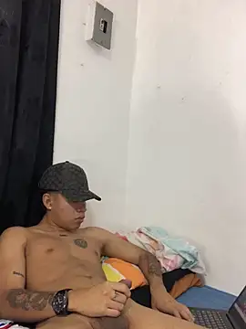 Snapshot of logannth chatting on 11/27/25, 09:50 logannth online show from 11/27/25, 09:50