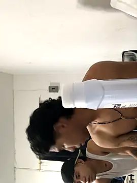 Snapshot of logannth chatting on 11/29/25, 05:32 logannth online show from 11/29/25, 05:32