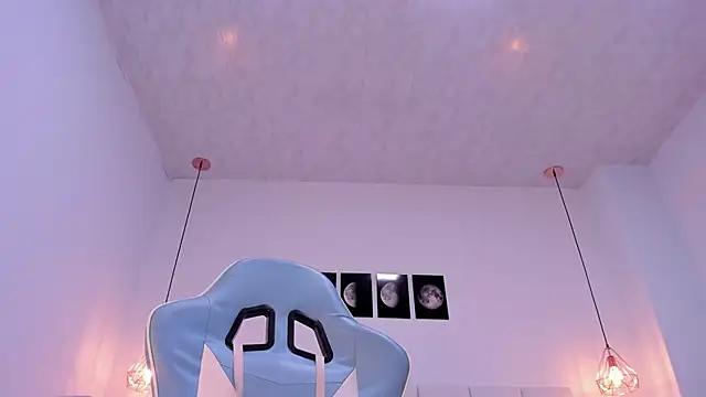 Snapshot of Brittany_cute18 chatting on 12/17/24, 05:36 Brittany cute18 online show from 12/17/24, 05:36