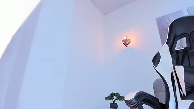 Snapshot of Brittany_cute18 chatting on 03/22/25, 02:14 Brittany cute18 online show from 03/22/25, 02:14