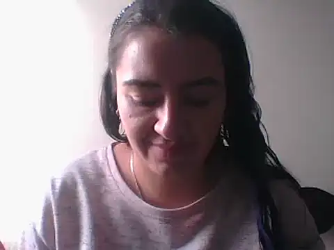  karlie kloss  online show from 01/11/25, 06:23