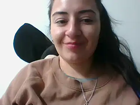  karlie kloss  online show from 02/03/25, 01:09