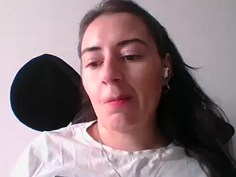  karlie kloss  online show from 02/03/25, 08:24