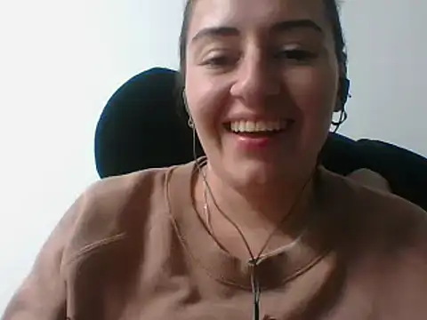  karlie kloss  online show from 02/06/25, 01:38