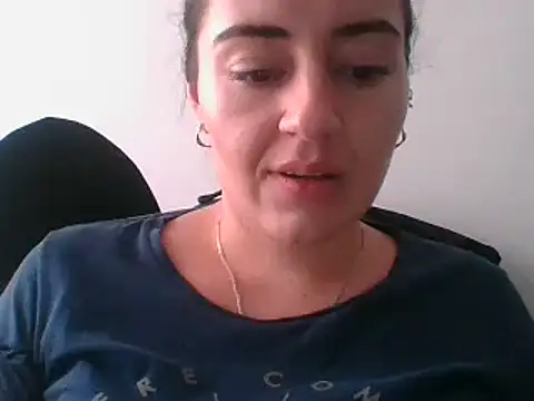  karlie kloss  online show from 02/09/25, 09:17