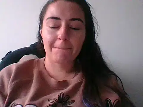  karlie kloss  online show from 02/13/25, 08:03