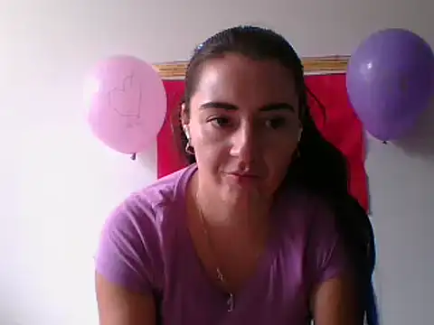  karlie kloss  online show from 02/14/25, 07:54