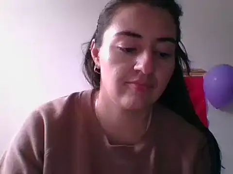  karlie kloss  online show from 02/16/25, 07:49