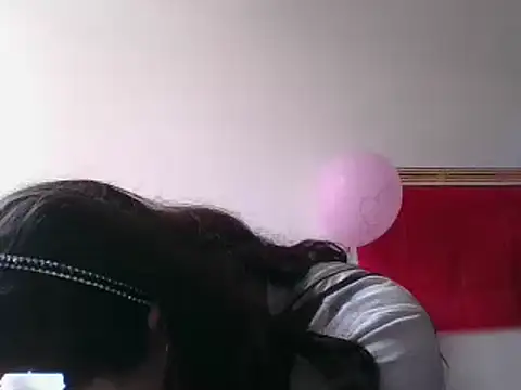  karlie kloss  online show from 02/18/25, 08:47