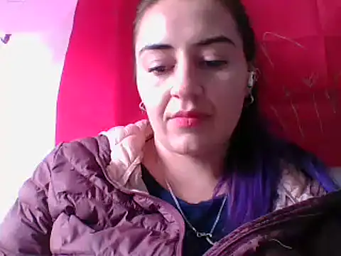  karlie kloss  online show from 02/23/25, 06:45