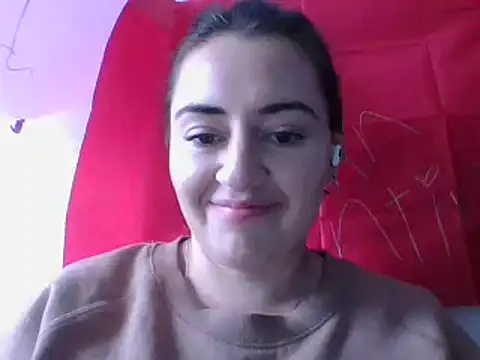  karlie kloss  online show from 02/24/25, 08:25