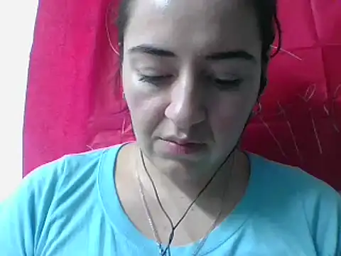  karlie kloss  online show from 03/18/25, 11:20