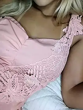 Snapshot of fofinhaa12 chatting on 02/05/25, 12:42 fofinhaa12 online show from 02/05/25, 12:42