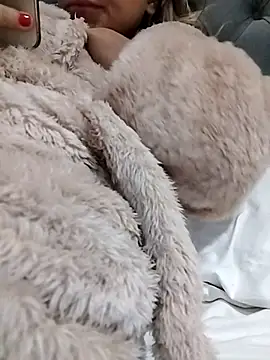 Snapshot of fofinhaa12 chatting on 10/01/25, 12:33 fofinhaa12 online show from 10/01/25, 12:33